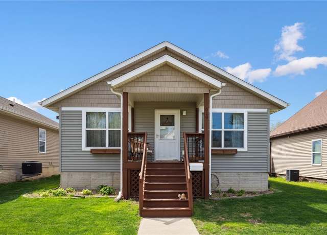 Property at 619 H Ave NW, Cedar Rapids, IA 52405, 3 beds, 2 baths