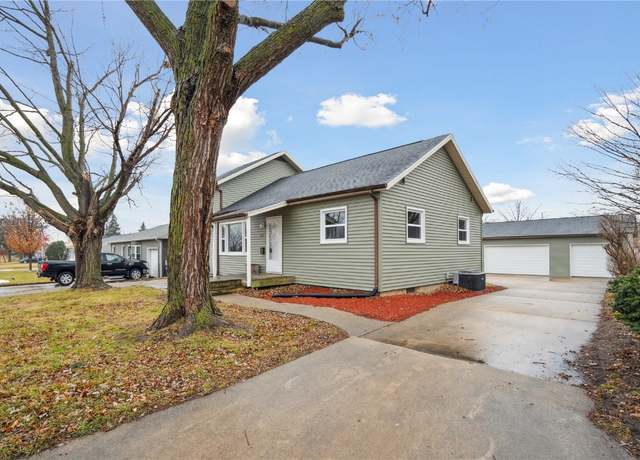 Property at 100 6th Ave Ave, Hiawatha, IA 52233, 3 beds, 1 bath
