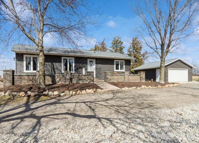 Property at 3673 Mohler Rd, Center Point, IA 52213, 3 beds, 3 baths