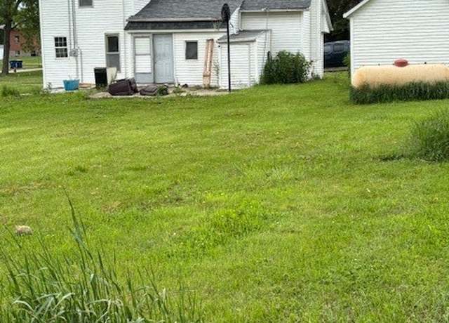Property at 4 E Wood St St, Urbana, IA 52345, 3 beds, 1 bath
