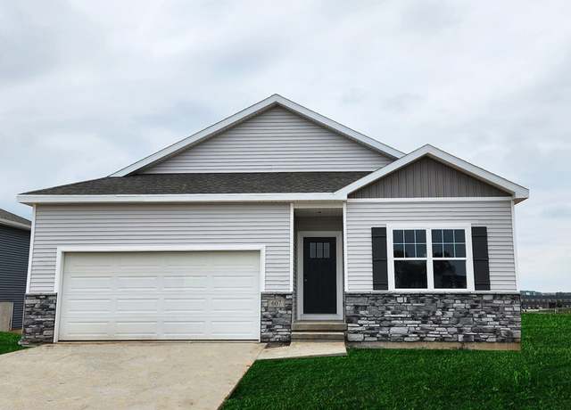 Property at 2805 Mary Dr, Hiawatha, IA 52233, 3 beds, 2 baths