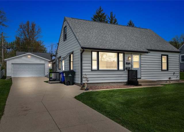 Property at 3840 Vine Ave SE, Cedar Rapids, IA 52403, 3 beds, 2 baths