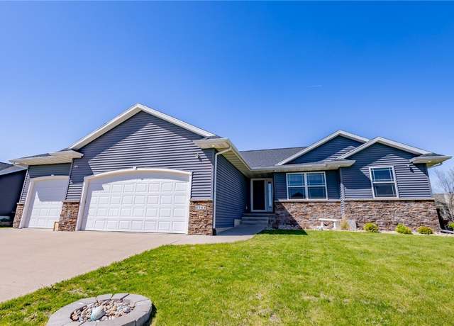 Property at 4568 Willow St, Palo, IA 52324, 5 beds, 3 baths