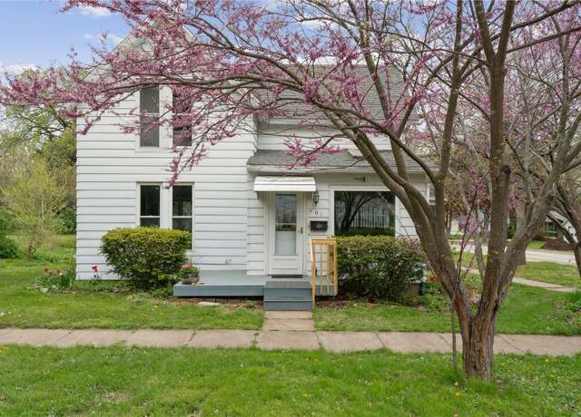 Property at 401 3rd St NW, Mt Vernon, IA 52314, 3 beds, 1 bath