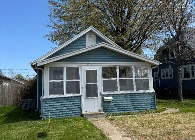 Property at 1417 4th St SW, Cedar Rapids, IA 52404, 1 bed, 1 bath