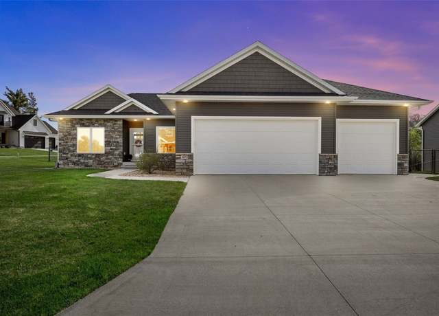Property at 3073 Dell Ridge Ln, Hiawatha, IA 52233, 5 beds, 3 baths