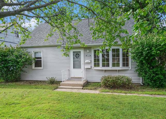 Property at 2861 Seely Ave SE, Cedar Rapids, IA 52403, 3 beds, 1 bath