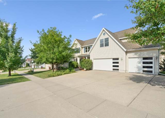 Property at 415 Westridge Dr Dr, Cedar Rapids, IA 52404, 4 beds, 4 baths