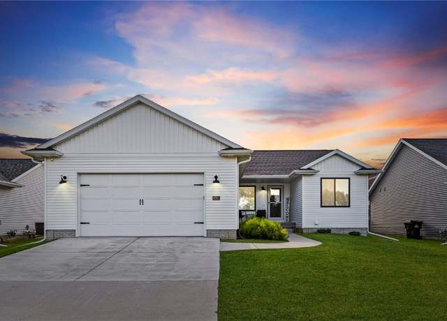 Property at 6701 J St St SW, Cedar Rapids, IA 52404, 3 beds, 2 baths