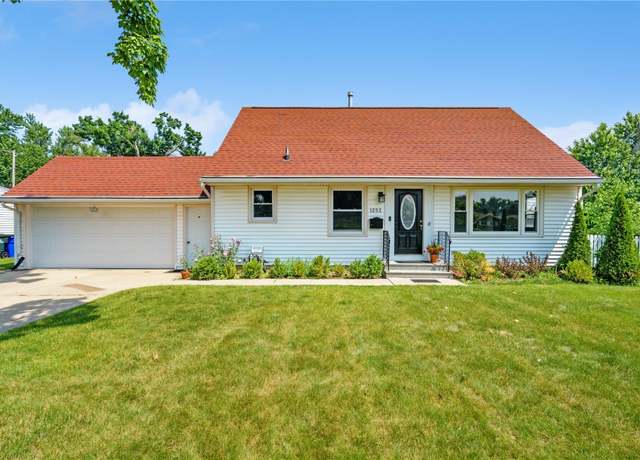 Property at 1252 29th St, Cedar Rapids, IA 52402, 3 beds, 1 bath