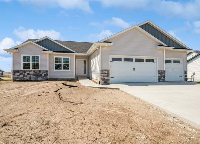 Property at 629 Pointer Cir, Center Point, IA 52213, 4 beds, 3 baths
