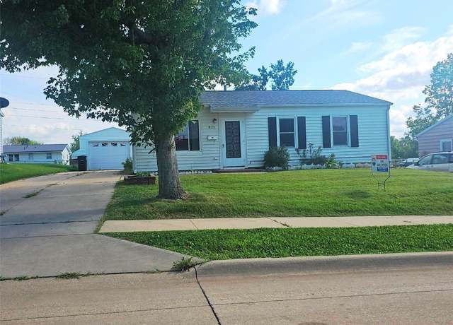 Property at 825 Fairview Dr, Marion, IA 52302, 3 beds, 1 bath