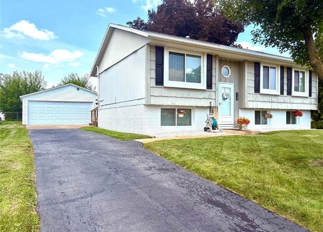 Property at 3700 Fir Tree Dr NE, Cedar Rapids, IA 52402, 4 beds, 2 baths