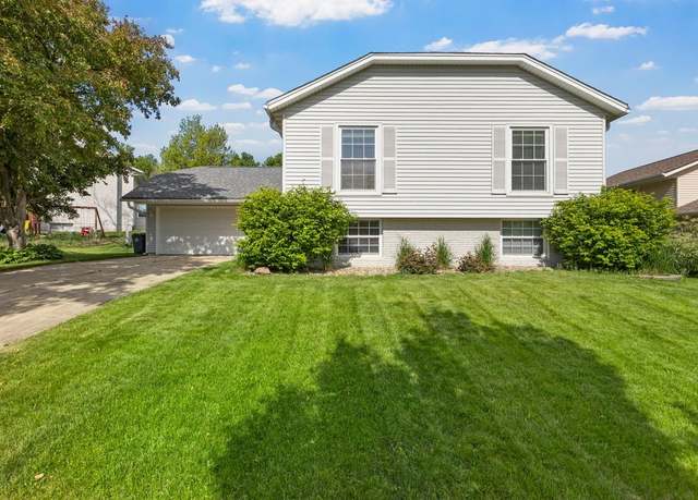 Property at 6909 Kent Dr NE, Cedar Rapids, IA 52402, 3 beds, 2.5 baths