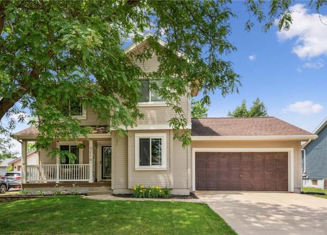 Property at 3210 5th St, Marion, IA 52302, 3 beds, 2.5 baths