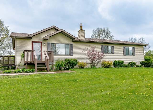 Property at 4442 Lewis Access Rd, Center Point, IA 52213, 3 beds, 3 baths