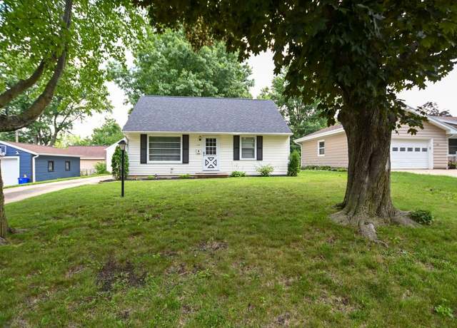 Property at 1135 Maplecrest Dr, Marion, IA 52302, 3 beds, 2 baths