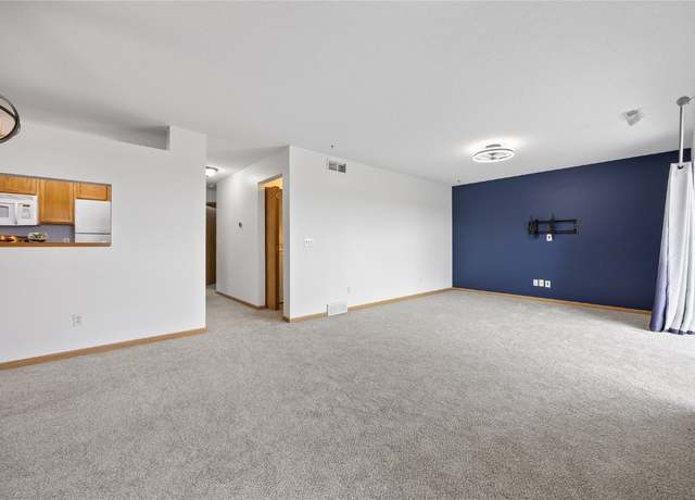 Property at 3511 E Ave NW Unit D, Cedar Rapids, IA 52405, 2 beds, 2 baths