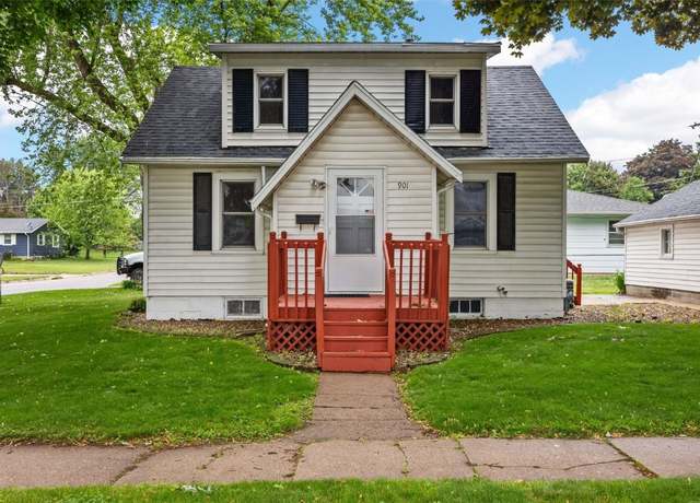 Property at 901 E 3rd St, Vinton, IA 52349, 2 beds, 1 bath