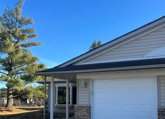 Property at 206 13th St, Vinton, IA 52349, 2 beds, 2 baths