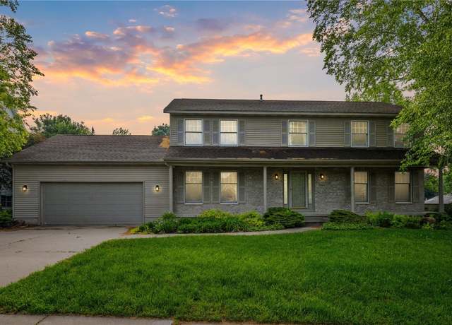 Property at 7604 Princeton Dr NE, Cedar Rapids, IA 52402, 4 beds, 2.5 baths