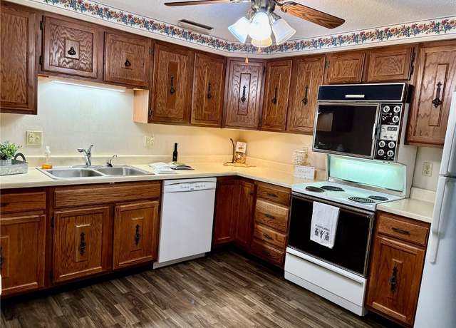 Property at 190 Cottage Grove Ave SE #108, Cedar Rapids, IA 52403, 2 beds, 2 baths