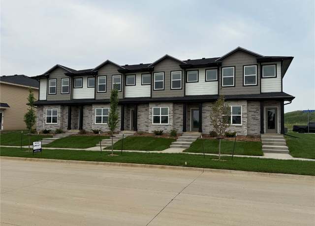 Property at 9301 Snowberry Dr SW, Cedar Rapids, IA 52404, 3 beds, 2.5 baths