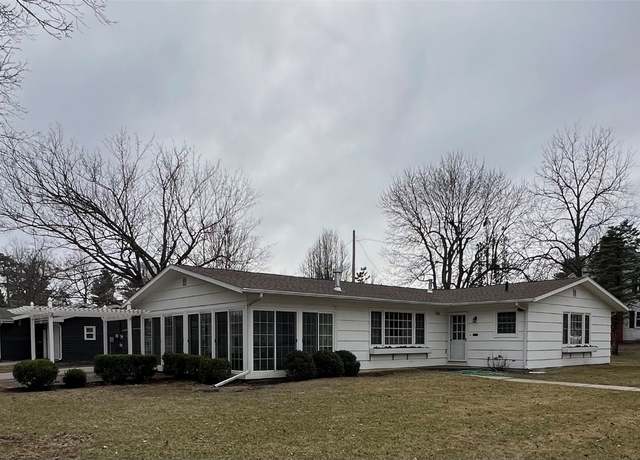 Property at 104 W 13th St, Vinton, IA 52349, 3 beds, 2 baths