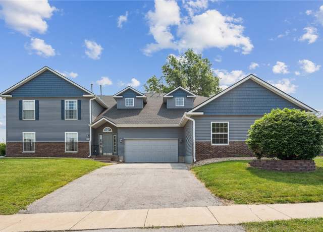 Property at 4610 Westchester Dr NE Unit A, Cedar Rapids, IA 52402, 3 beds, 2 baths
