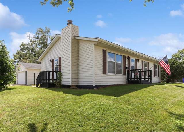 Property at 2501 42 St NE, Cedar Rapids, IA 52402, 3 beds, 2 baths