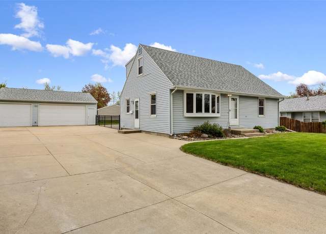 Property at 2724 Seely Avenue Ave SE, Cedar Rapids, IA 52403, 4 beds, 2 baths