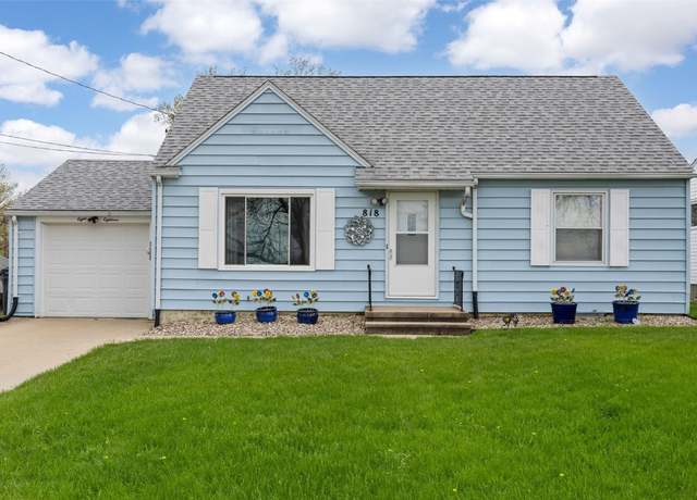 Property at 818 15th St SW, Cedar Rapids, IA 52404, 3 beds, 2 baths