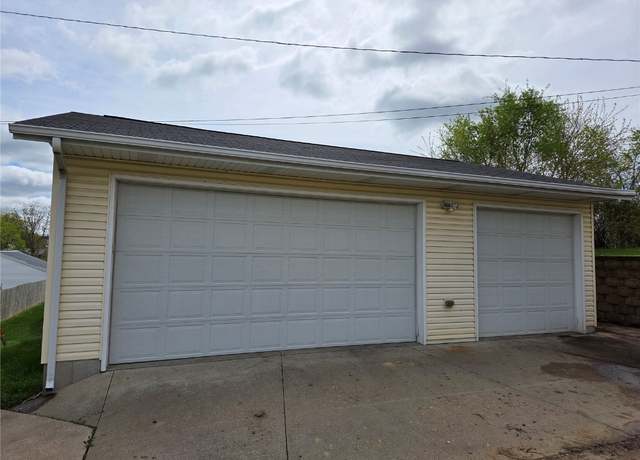 Property at 349 27th Ave SW, Cedar Rapids, IA 52404, 4 beds, 2 baths