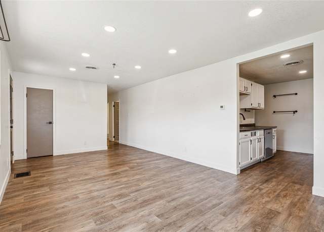 Property at 1520 Richmond Rd NE, Cedar Rapids, IA 52402, 3 beds, 1 bath
