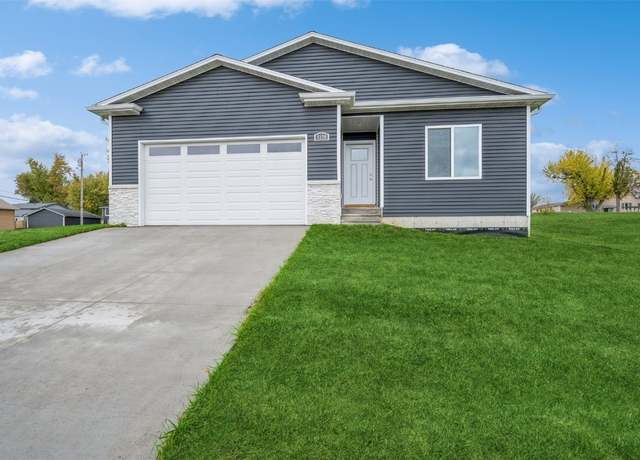 Property at 1120 Quarry Ave SW, Cedar Rapids, IA 52404, 3 beds, 2 baths