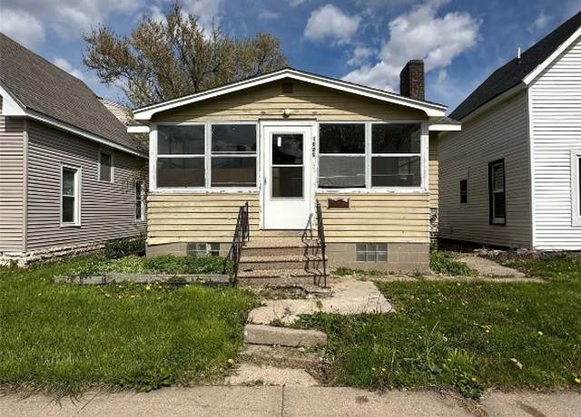Property at 1005 10th St SW, Cedar Rapids, IA 52404, 1 bed, 1 bath