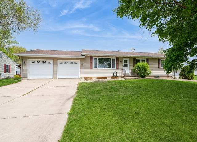 Property at 338 E South St, Lisbon, IA 52253, 3 beds, 2 baths