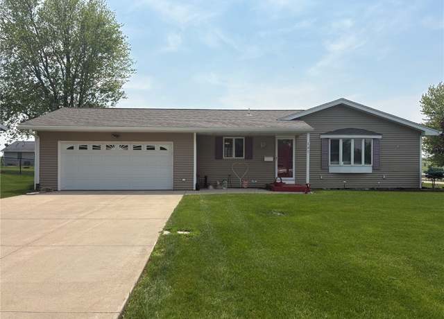 Property at 207 5th St E, Newhall, IA 52315, 3 beds, 1.5 baths