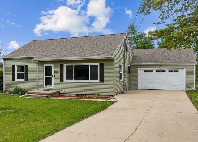 Property at 2820 12th Ave SW, Cedar Rapids, IA 52404, 3 beds, 2 baths