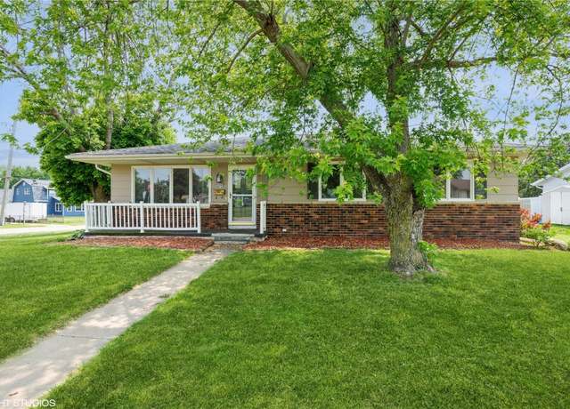 Property at 3099 27th Ave, Marion, IA 52302, 4 beds, 3 baths