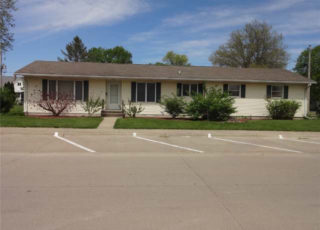 Property at 259 E Marion St, Marengo, IA 52301, 3 beds, 2 baths