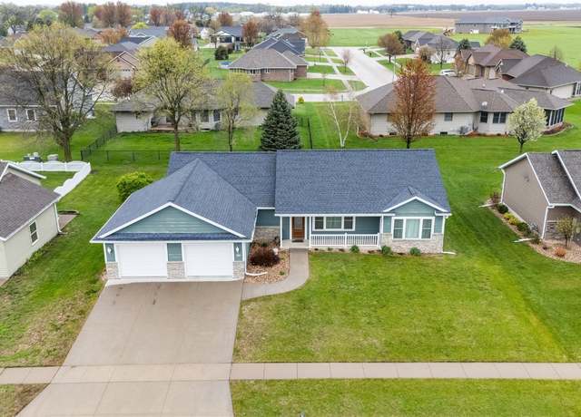 Property at 224 Fairview Dr, Manchester, IA 52057, 5 beds, 3 baths