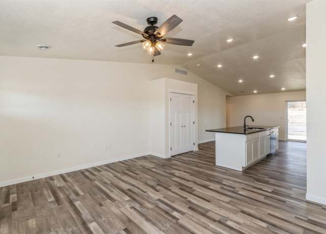 Property at 140 Towne Centre Dr, Urbana, IA 52345, 2 beds, 2 baths