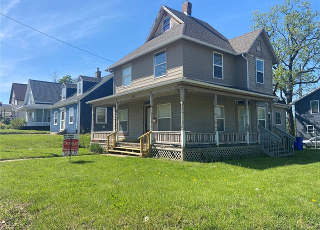 Property at 1402 1st Ave NW, Cedar Rapids, IA 52405, 4 beds, 2 baths