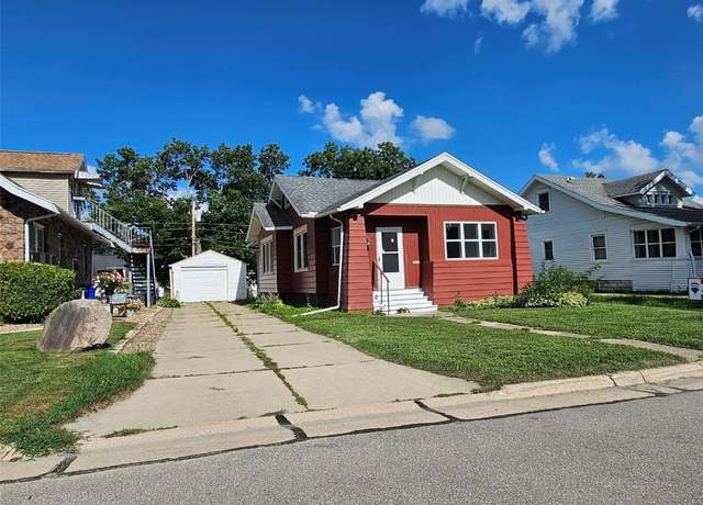 Property at 3033 E Ave NE, Cedar Rapids, IA 52402, 2 beds, 1 bath