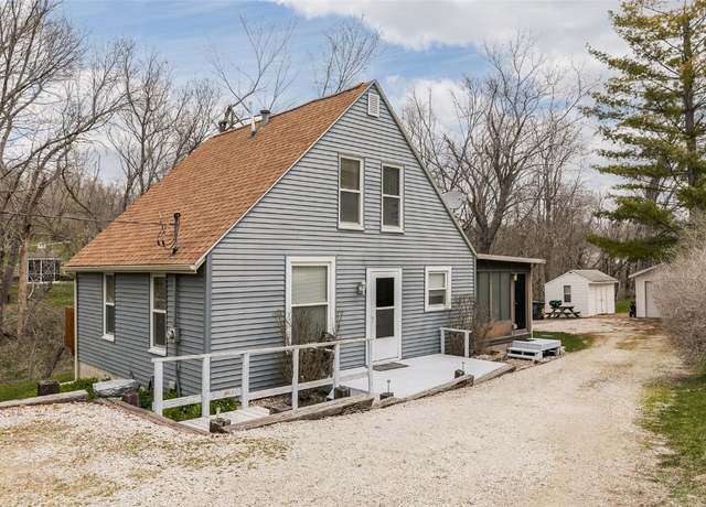 Property at 1231 Holmans Rd, Mt Vernon, IA 52314, 3 beds, 1 bath
