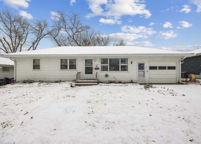 Property at 2908 Schultz Dr NW, Cedar Rapids, IA 52405, 3 beds, 1.5 baths