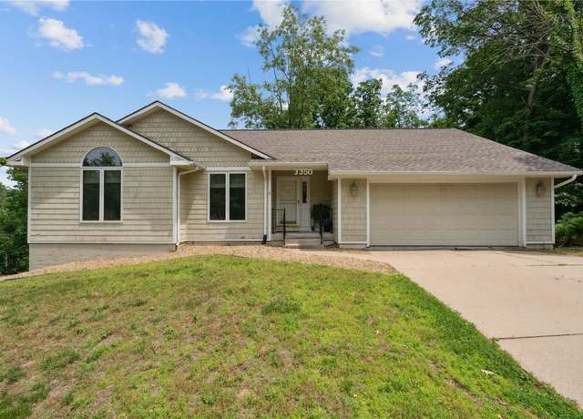 Property at 3350 Old Orchard Rd NE, Cedar Rapids, IA 52402, 4 beds, 3 baths
