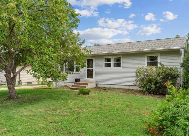 Property at 1721 34th St NE, Cedar Rapids, IA 52402, 3 beds, 1.5 baths