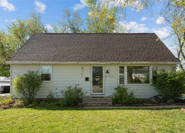 Property at 2719 Seely Ave SE, Cedar Rapids, IA 52403, 4 beds, 2.5 baths